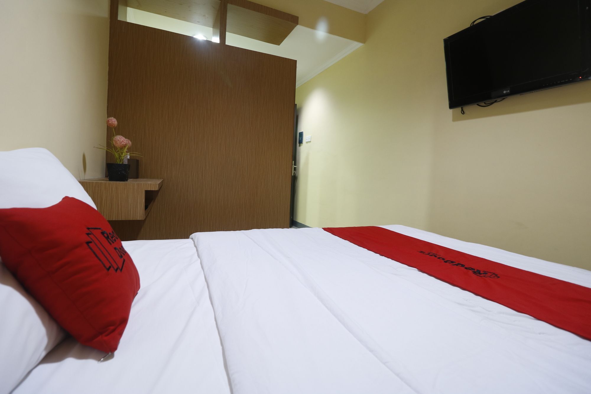 Reddoorz Near Itc Cempaka Mas Hotel Джакарта Екстериор снимка